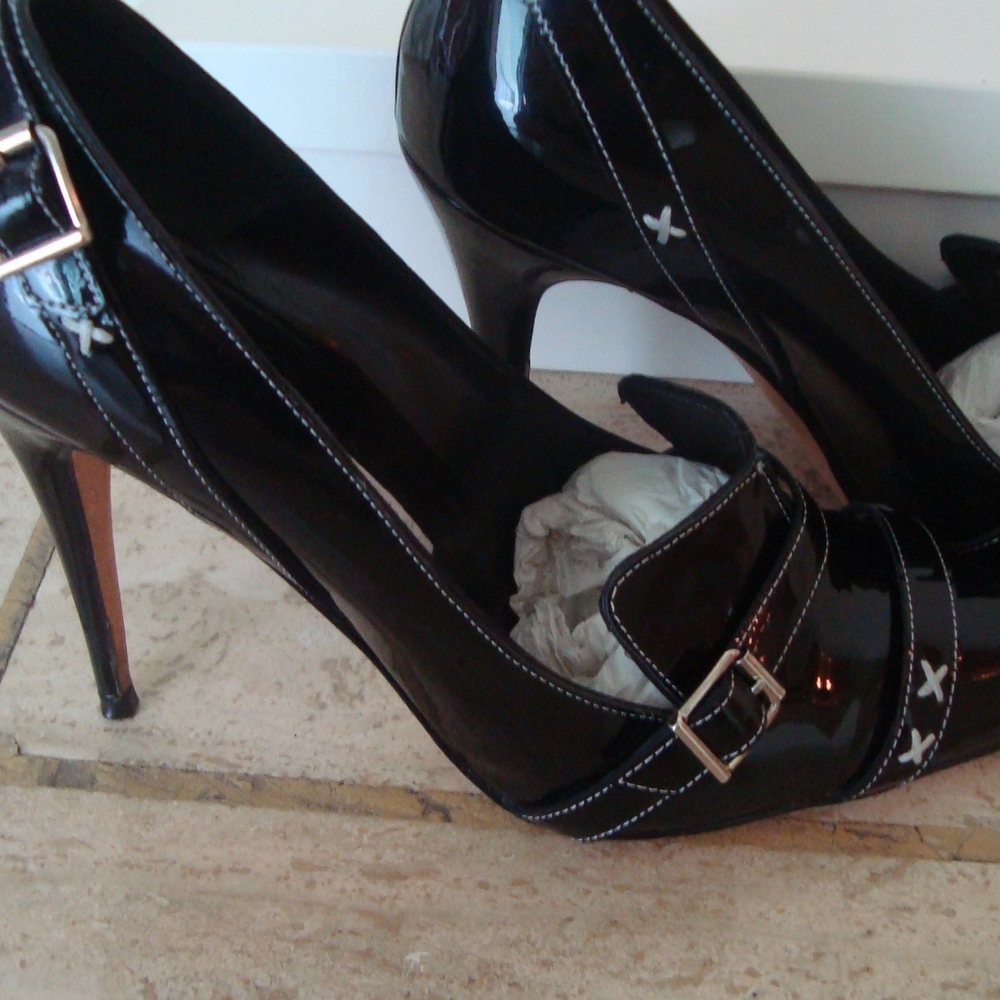 Manolo Blahnik Black Patent Leather Narita Stiletto Pump 37